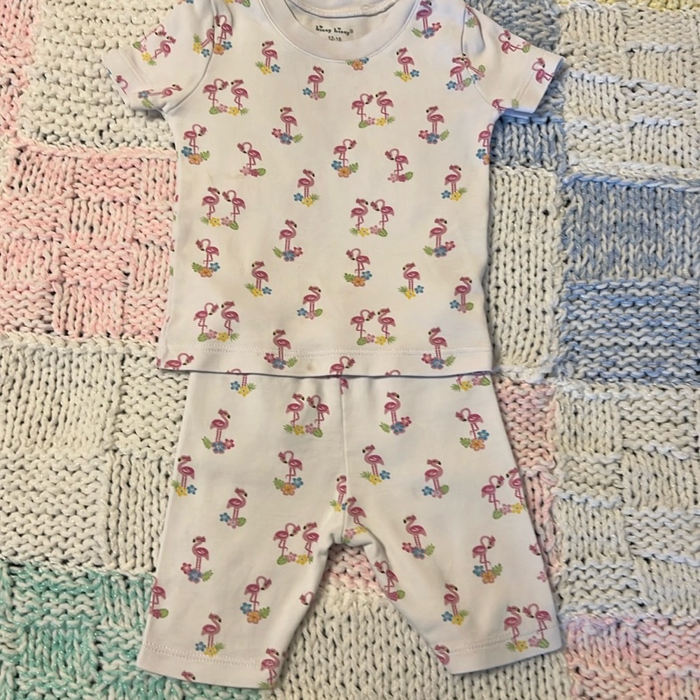Kissy kissy 12-18, fun pajamas w colorful flamingos 👼